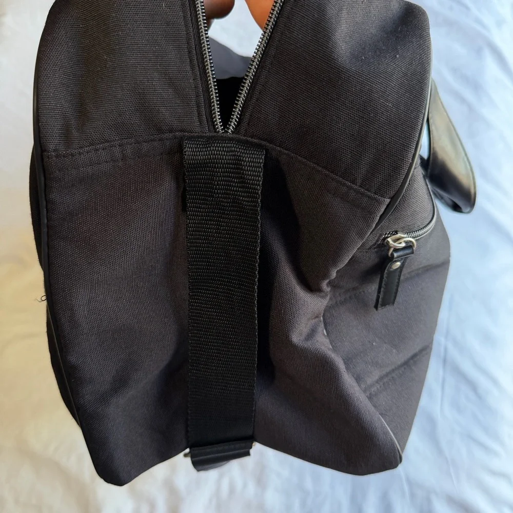 Kenneth Cole Lightweight Black Duffle Bag